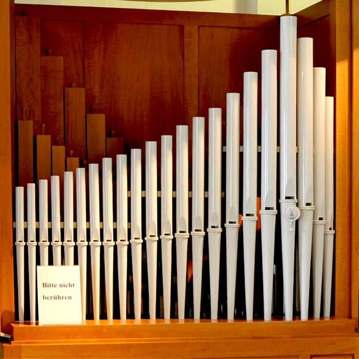Orgelpfeiffen aus weißen Meissener Porzellan