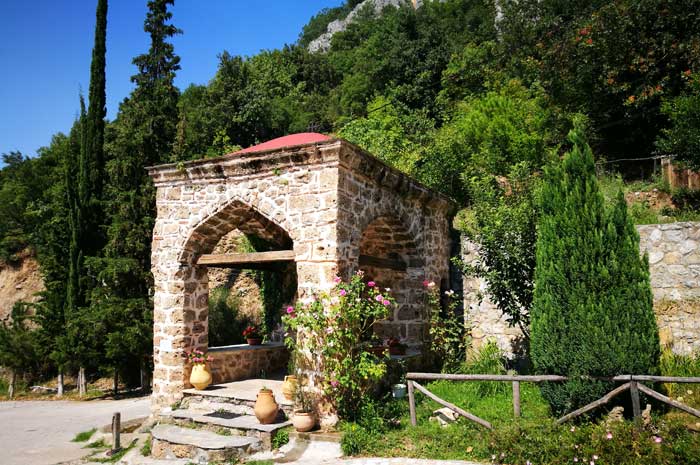 Moni Timiou Prodomu Monastery - a dead end road at Aliakmos