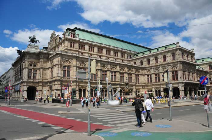 Stadtrundgang von der Staatsoper durch die Innenstadt Wiens