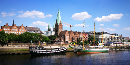 Bremen - Hike along Weser River to the historical market square