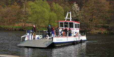 With the Ruhrtal ferry boat to the castle ruins Hardenstein