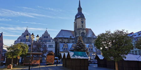First snow and pre-Christmas mood at Naumburg Cathedral