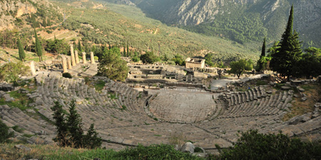 Delphi - Vom Theater hinauf zum Stadion