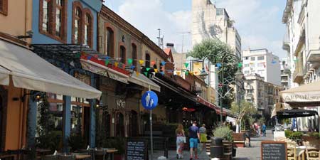Straßen-Restaurants und Bars im Stadtteil Ladadika