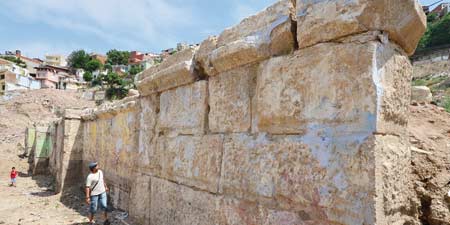 Izmir - Expropriations allow exposure of Roman Amphitheatre