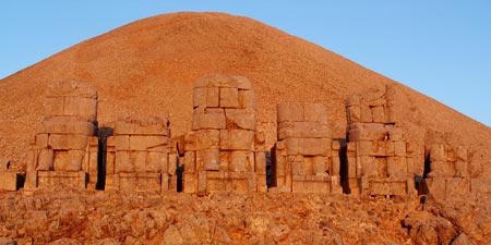 Der Berg Nemrut oder Nemrud mit den Königsgräbern