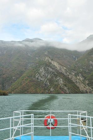 b_450_450_16777215_00_images_albania_shkoder_koman-stausee-tour-031.jpg