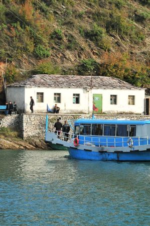 b_450_450_16777215_00_images_albania_shkoder_koman-stausee-tour-034.jpg