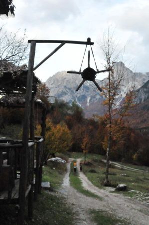 b_450_450_16777215_00_images_albania_shkoder_peaks-of-the-balkans-016.jpg