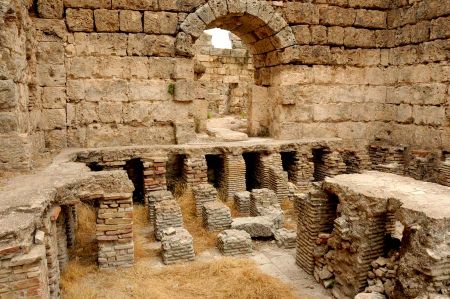 Thermen durch das Hypokaustum - Perge