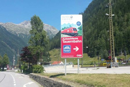 Staufrei durch die Alpen - die Autoschleuse Tauernbahn