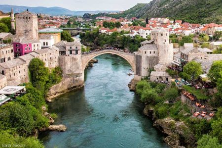 Weltberühmte Alte Brücke „Stari most“ über den Fluß Neretva