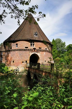 b_450_450_16777215_00_images_deutschland_nordrhein-westfalen_bladenhorst-schloss-03.jpg