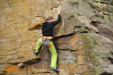 Climbing in the Ruhr area – next to the castle ruins Hardenstein