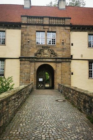 b_450_450_16777215_00_images_deutschland_nordrhein-westfalen_struenkede-wasserschloss-02.jpg