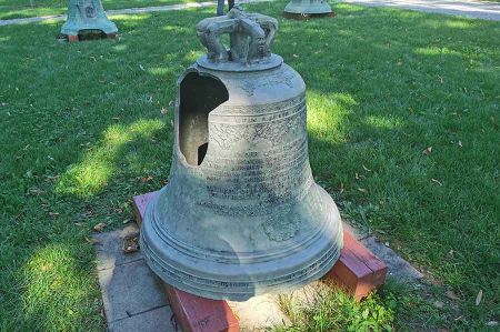 Paulinenpark and bell garden in Apolda
