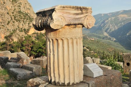 Delphi - die Schatzhäuser entlang der Heiligen Straße