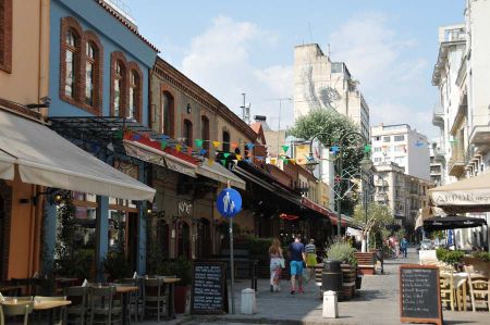 Straßen-Restaurants und Bars im Stadtteil Ladadika