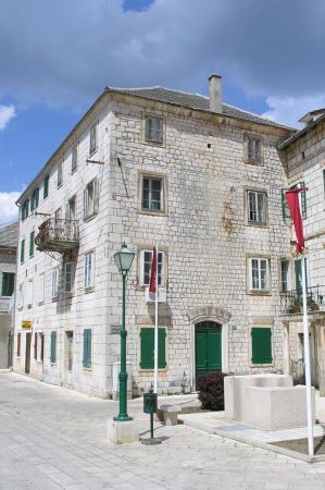 imotzki town hall 022