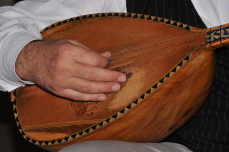 Die Saz – das traditionelle Begleitinstrument türkischer Barden