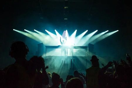 A fascinating history of poppers