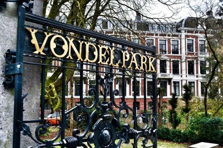 By bike from the sports campsite to Vondel Park