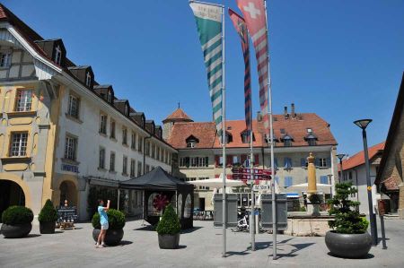 Through the old town of Avenches from Murtensee Camping
