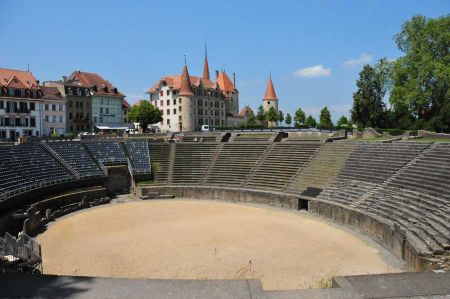 Aventicum – Amphitheater und Römisches Theater locken