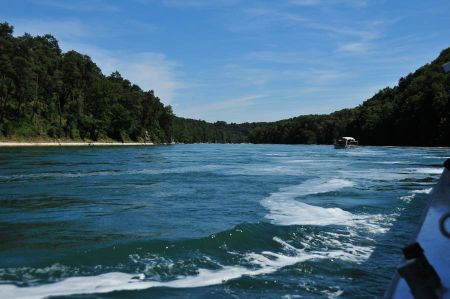 b_450_450_16777215_00_images_schweiz_rheinfall-laufen.jpg