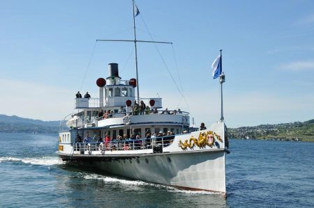 The paddle steamer “Stadt Rapperswil” on Lake Zurich