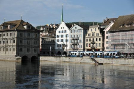 b_450_450_16777215_00_images_schweiz_zuerich-limmat-05.jpg