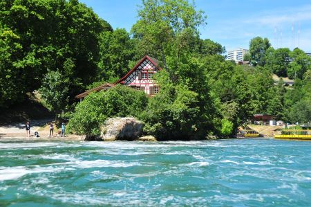 b_450_450_16777215_00_images_schweiz_zuerich_rheinfall-schaffhausen-01.jpg