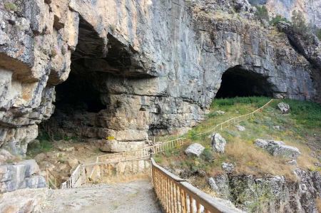 Tınaztepe Höhle