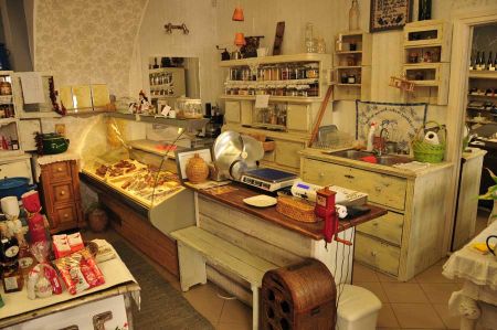Györ - Small shops for curiosities and specialties
