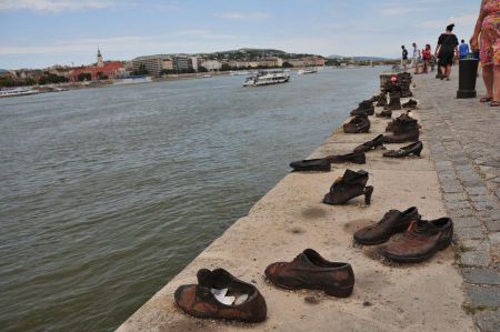 b_450_450_16777215_00_images_ungarn_schuhe-budapest-02.jpg