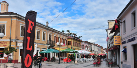 Shkodra - Burghügel und Moderne in der Innenstadt