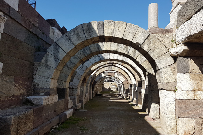 Die Agora von Izmir und weitere Ausgrabungen
