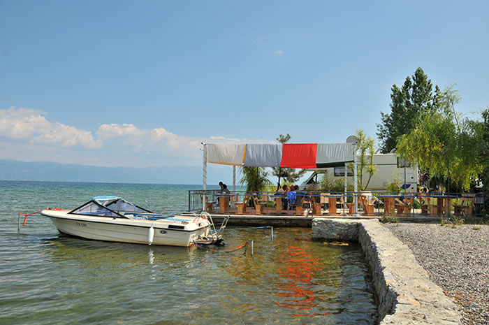 Makedonya Ohrid Gölü Kıyısında Rino Kamp Alanı