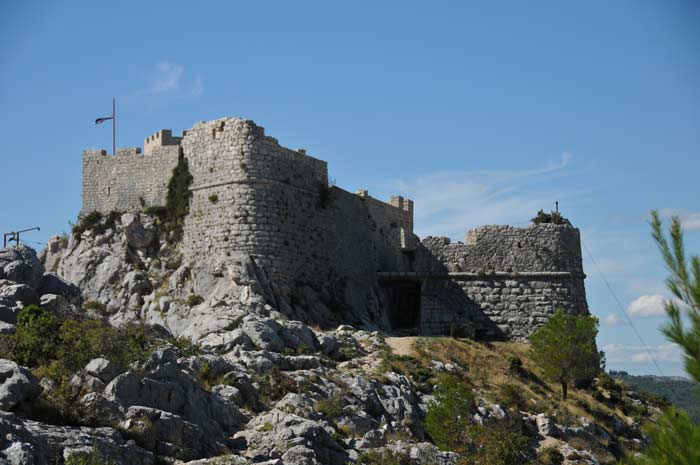 Wanderung zur mittelalterlichen Festung von Starigrad