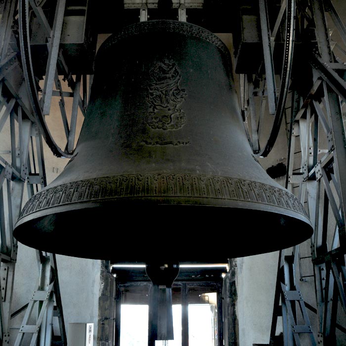 The huge bell Hummerin