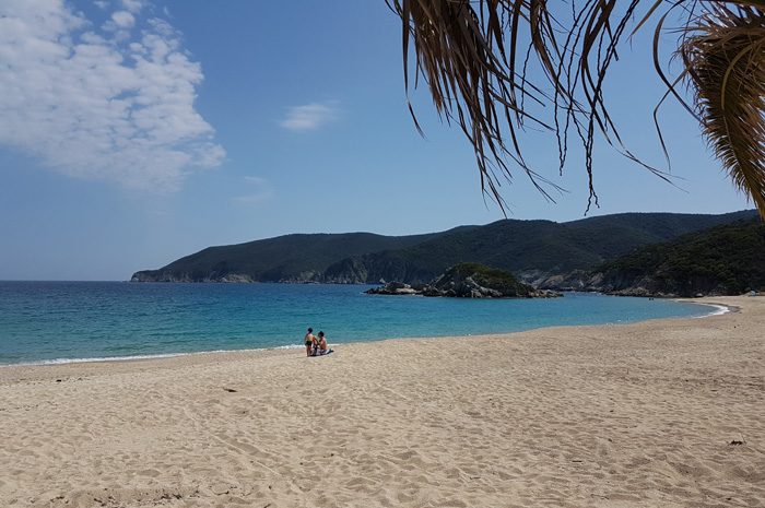 Kalamitsi auf Sithonia - mit erneuerter Uferpromenade