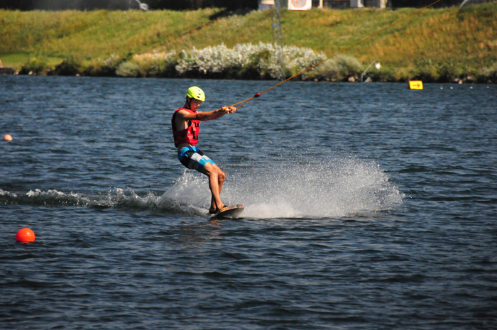 Wasserskiliftanlage ermöglicht Wakeboarding auf der Donau