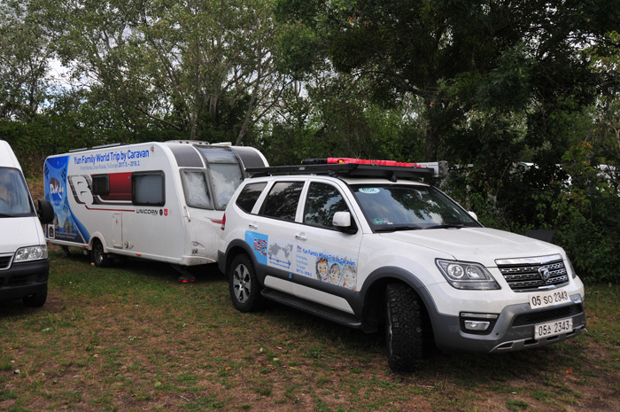 Yun family on a world tour - in a caravan from Korea