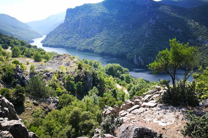 Von Vergina entlang des Aliakmos-Stausees nach Meteora