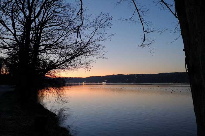 Wolkenloser Himmel an Neujahr lockt uns zum Kemnader See