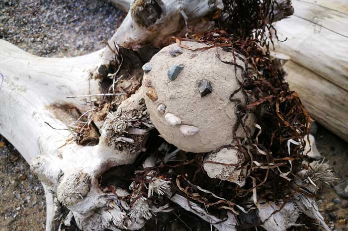 Small arts exhibition on the cliffs following the Trave estuary