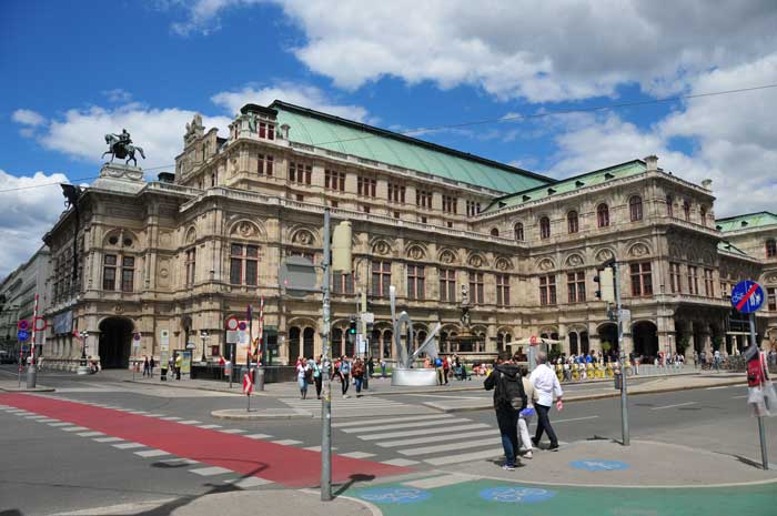 City tour from State Opera through downtown Vienna