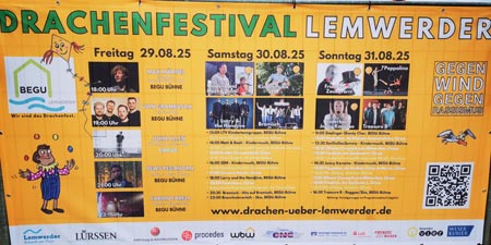 Kites above Lemwerder – Cycling to the Festival