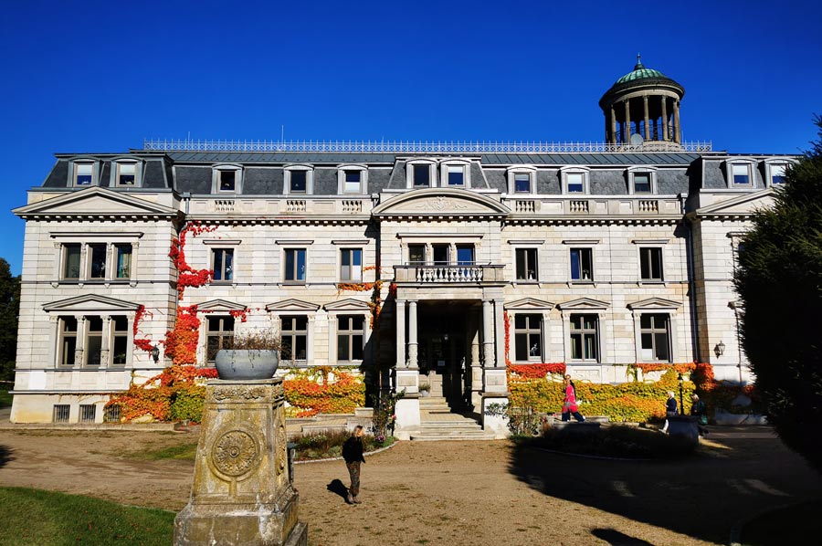 English-Style Landscape Park at Kaartz Manor: Apple Festival