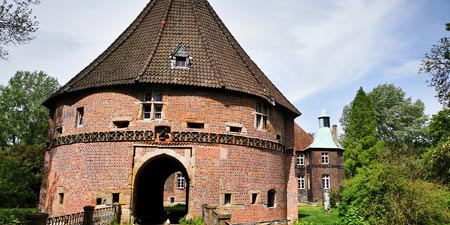Schloss Bladenhorst –  Wasserschloss heute privat genutzt